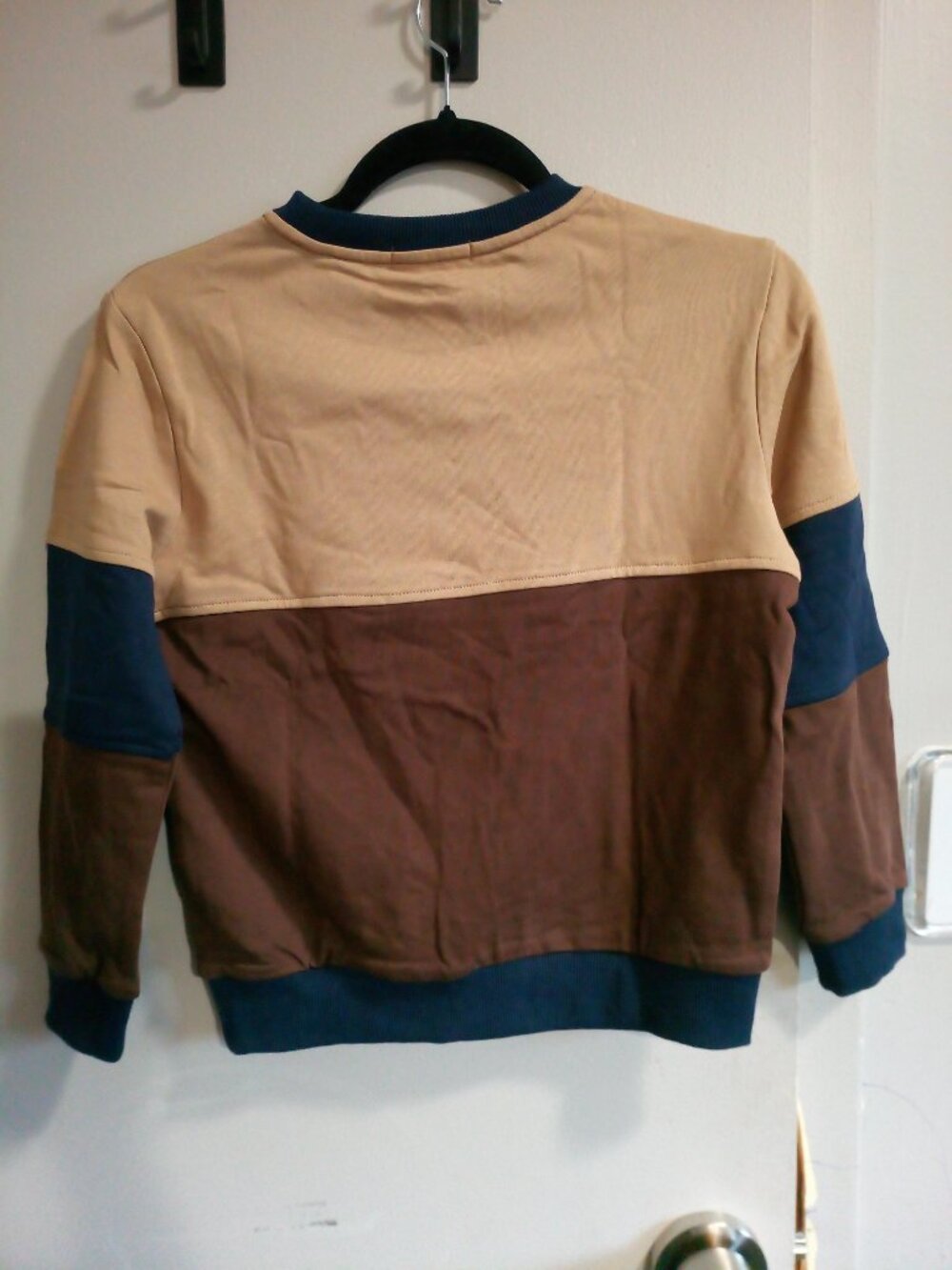 Colorblock Sweatshirt - Picture 2 of 2